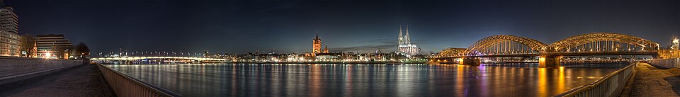 Colonia: Cologne - Panoramic Image of the old town at dusk