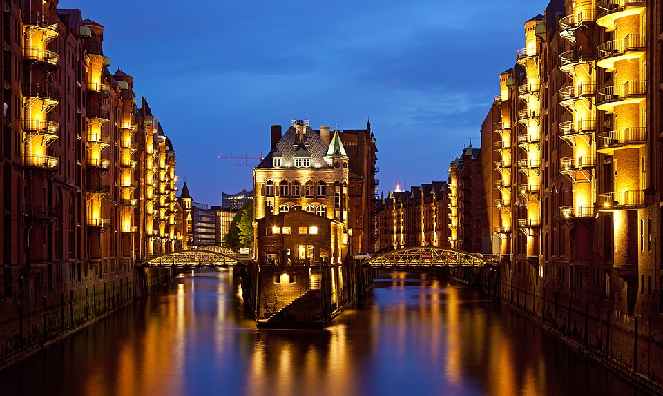 Amburgo: Speicherstadt abends