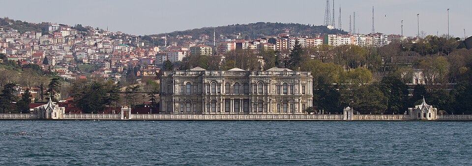 Istanbul: Beylerbeyi Palace - wide