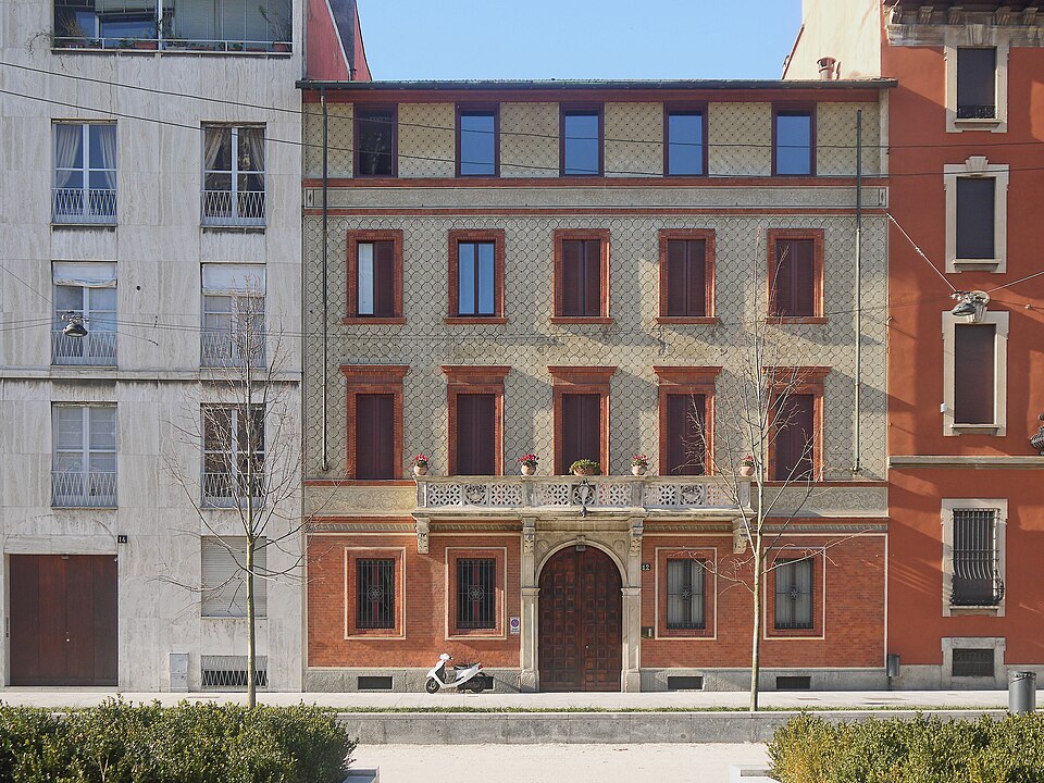 Milano: Milano - edificio piazza Sant'Ambrogio 12