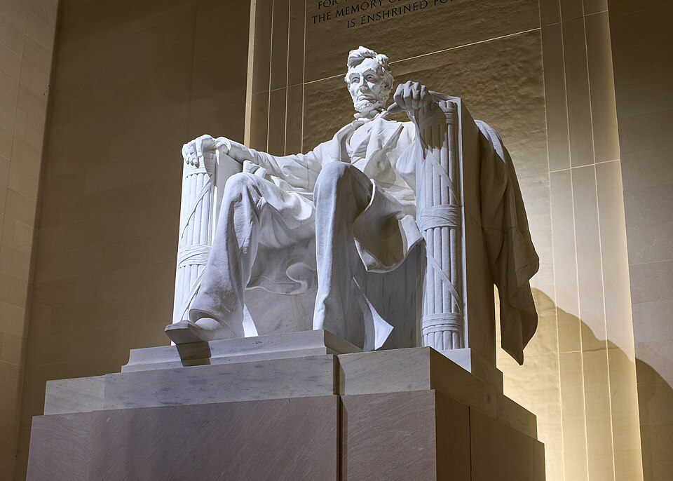 Washington: Statue of Abraham Lincoln, Lincoln Memorial (2024)-L1005507