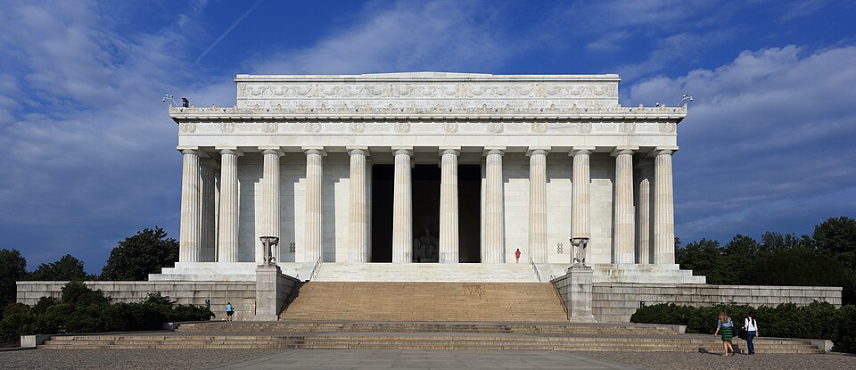 Washington: Lincoln Memorial east side